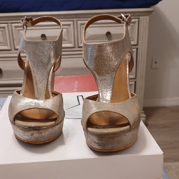 BP Crackled Silver Platform Wedges - Picture 1 of 7